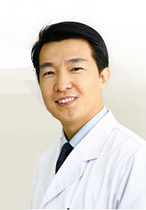 葉子?。罕本┟罓柲垦劭漆t(yī)院院長