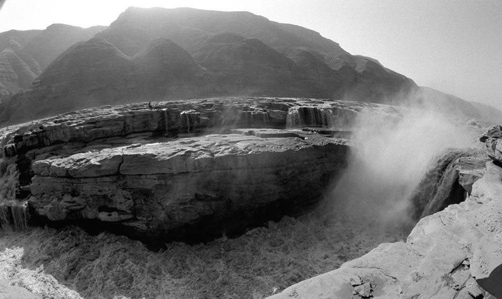 黃河壺口瀑布景色。