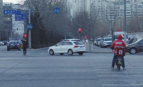 瘋狂&rdquo;外賣 板子應(yīng)該打在誰(shuí)身上？