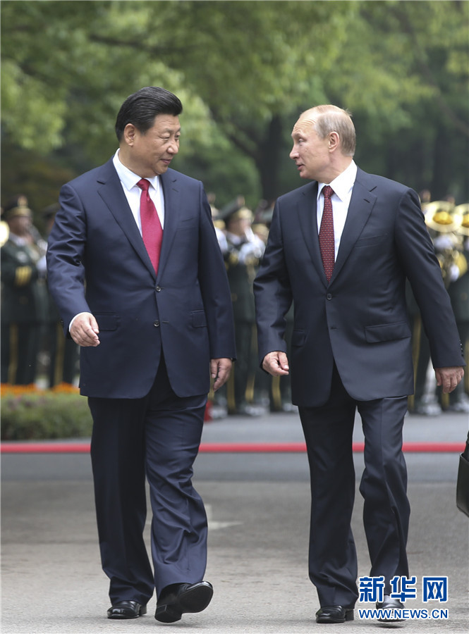 這是會談前，習近平在上海西郊會議中心廣場為普京舉行歡迎儀式。 新華社記者 蘭紅光 攝