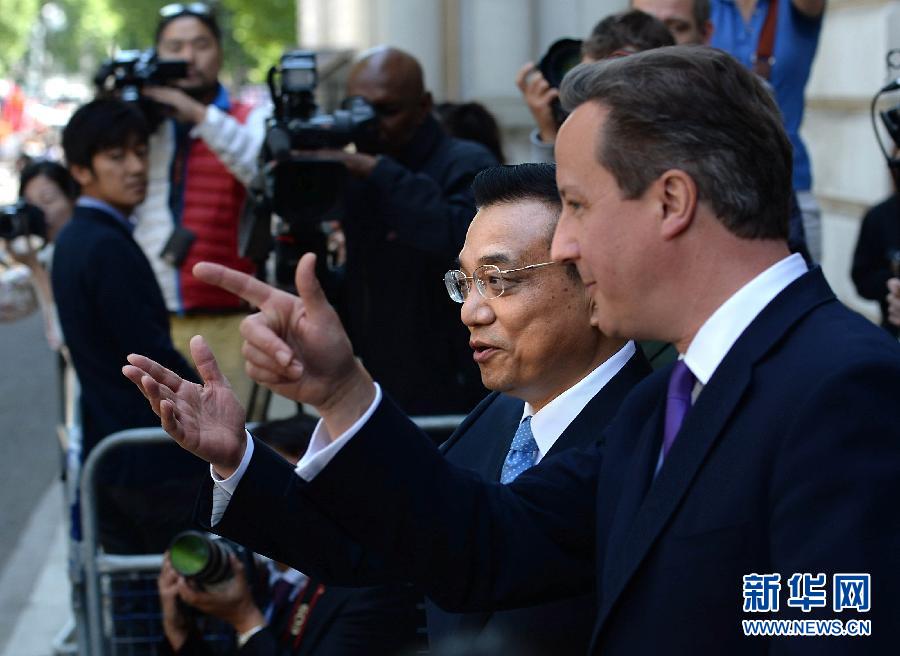 6月17日，中國國務(wù)院總理李克強在倫敦唐寧街10號首相府同英國首相卡梅倫舉行中英總理年度會晤。新華社記者 李濤 攝