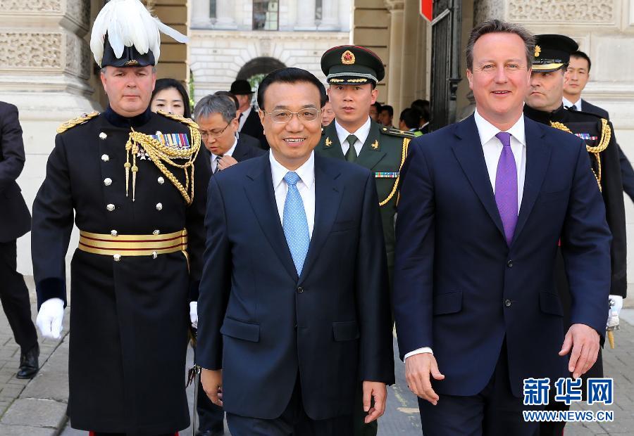 6月17日，中國國務(wù)院總理李克強在倫敦唐寧街10號首相府同英國首相卡梅倫舉行中英總理年度會晤。新華社記者 龐興雷 攝