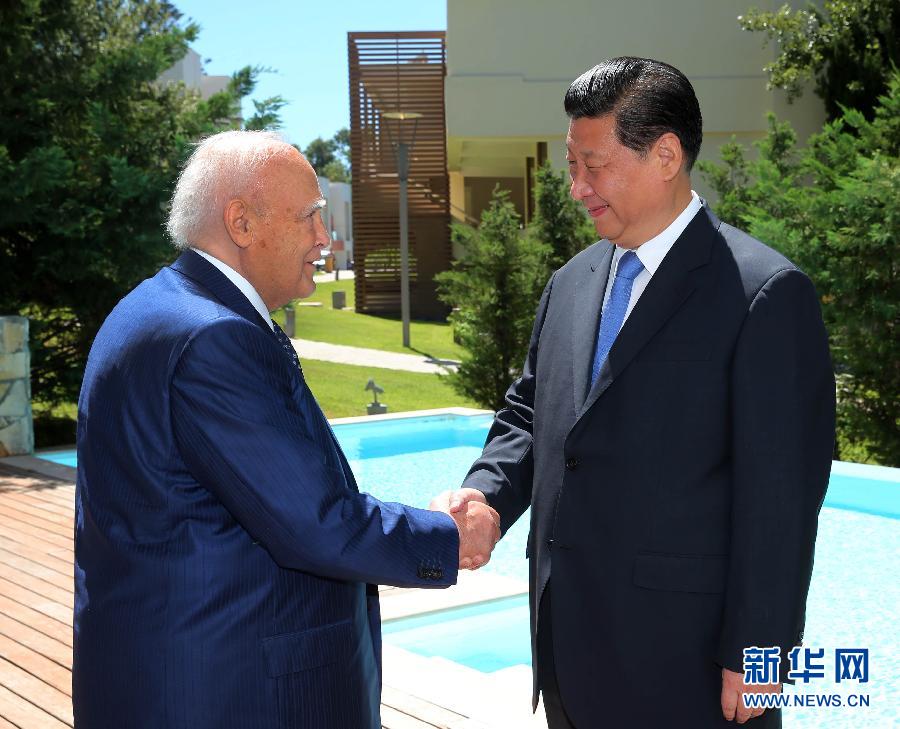 7月13日，中國國家主席習(xí)近平在希臘羅德島會見希臘總統(tǒng)帕普利亞斯。 新華社記者 蘭紅光 攝