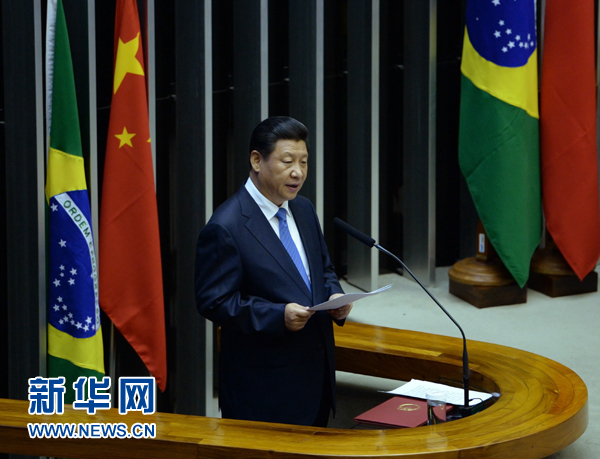 7月16日，國家主席習(xí)近平在巴西國會發(fā)表《弘揚(yáng)傳統(tǒng)友好共譜合作新篇》的演講。 新華社記者 劉建生 攝 