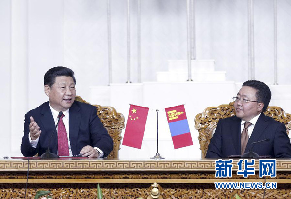8月21日，國家主席習(xí)近平在烏蘭巴托同蒙古國總統(tǒng)額勒貝格道爾吉舉行會(huì)談。會(huì)談后，兩國元首共同會(huì)見記者。 新華社記者 鞠鵬 攝