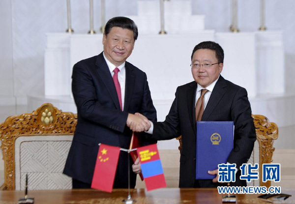8月21日，國家主席習(xí)近平在烏蘭巴托同蒙古國總統(tǒng)額勒貝格道爾吉舉行會(huì)談。會(huì)談后，兩國元首共同簽署并發(fā)表《中華人民共和國和蒙古國關(guān)于建立和發(fā)展全面戰(zhàn)略伙伴關(guān)系的聯(lián)合宣言》。新華社記者 張鐸 攝