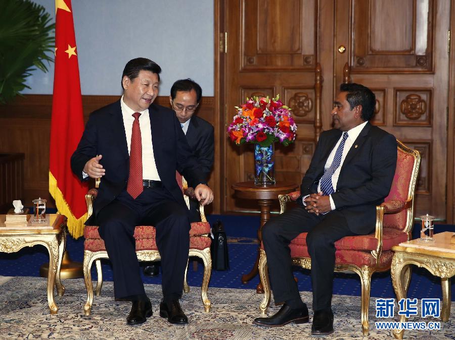 9月15日，國(guó)家主席習(xí)近平同馬爾代夫總統(tǒng)亞明在馬累舉行會(huì)談。新華社記者 鞠鵬 攝