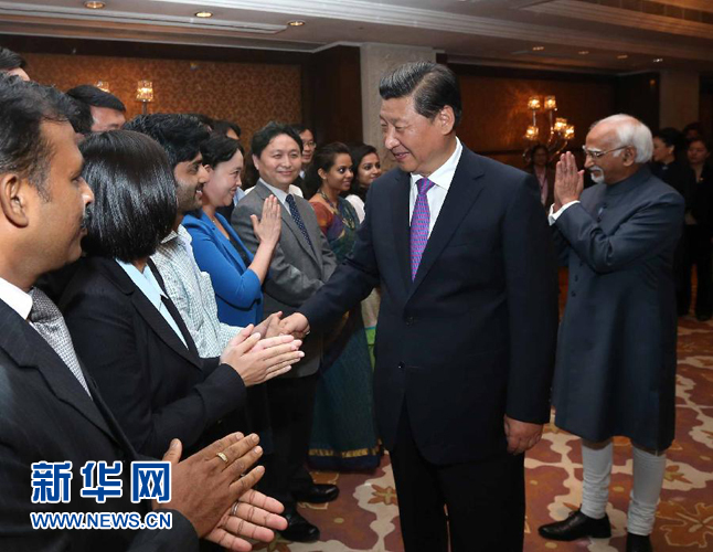 9月18日，國家主席習(xí)近平在印度世界事務(wù)委員會發(fā)表題為《攜手追尋民族復(fù)興之夢》的重要演講。演講結(jié)束后，習(xí)近平接見中印兩國青年代表。新華社記者 龐興雷 攝