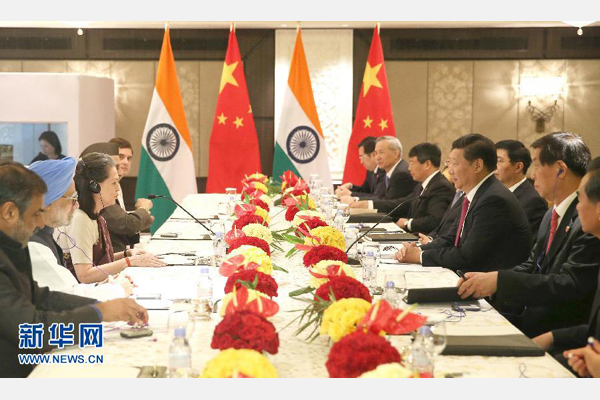 9月19日，國家主席習(xí)近平在新德里會見印度國大黨主席索尼婭&middot;甘地和前總理辛格。 新華社記者姚大偉攝