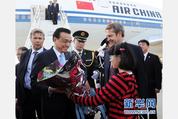 10月14日，國(guó)務(wù)院總理李克強(qiáng)乘專機(jī)抵達(dá)羅馬，開始對(duì)意大利進(jìn)行正式訪問。新華社記者 饒愛民 攝