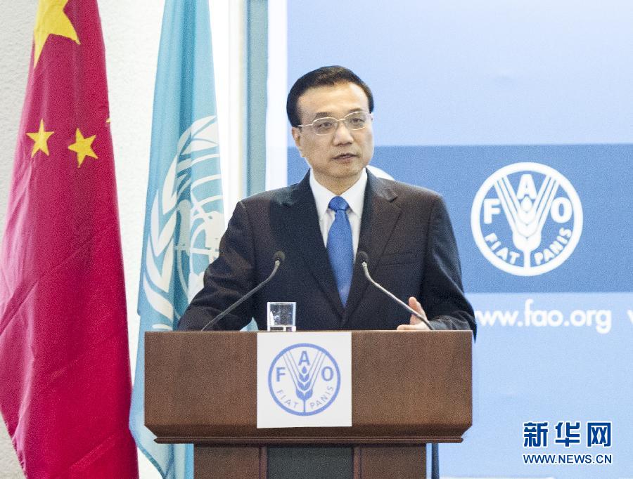 10月15日，國務(wù)院總理李克強(qiáng)在位于羅馬的聯(lián)合國糧農(nóng)組織總部發(fā)表題為《依托家庭經(jīng)營推進(jìn)農(nóng)業(yè)現(xiàn)代化》的演講。 新華社記者 王曄 攝