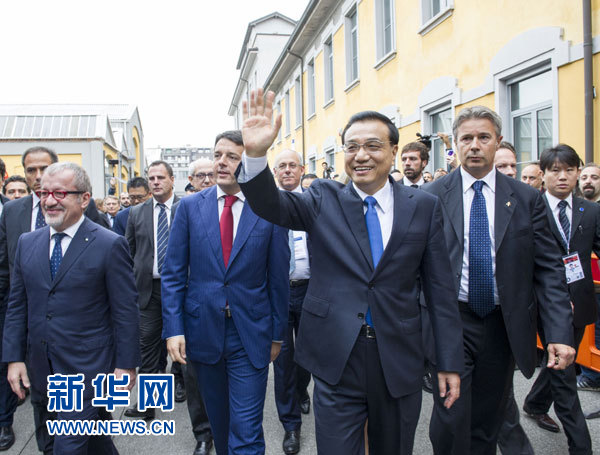 10月16日，中國國務院總理李克強在米蘭與意大利總理倫齊共同出席第五屆中意創(chuàng)新合作周大會并致辭。這是李克強抵達位于米蘭理工大學的會場。新華社記者王曄攝