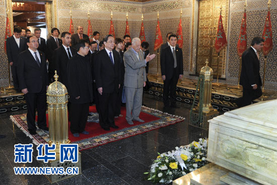 11月4日，中國全國政協(xié)主席俞正聲在拉巴特拜謁穆罕默德五世墓。新華社記者 張鐸 攝