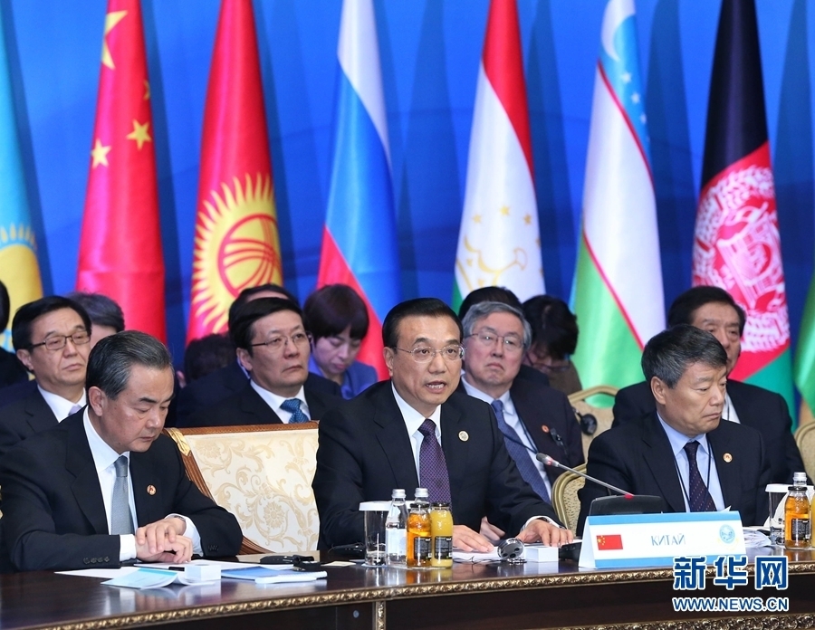 這是李克強(qiáng)總理在會(huì)上發(fā)表講話。新華社記者 龐興雷 攝