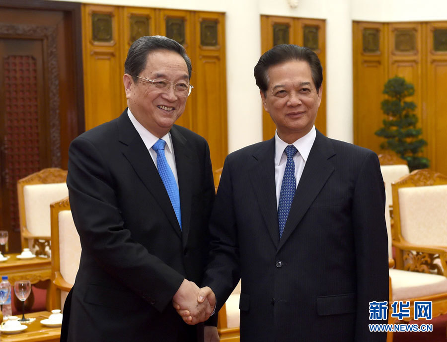 12月25日至27日，中共中央政治局常委、全國政協(xié)主席俞正聲對越南進行正式訪問。這是12月26日，俞正聲在河內(nèi)會見越南政府總理阮晉勇。 新華社記者馬占成攝