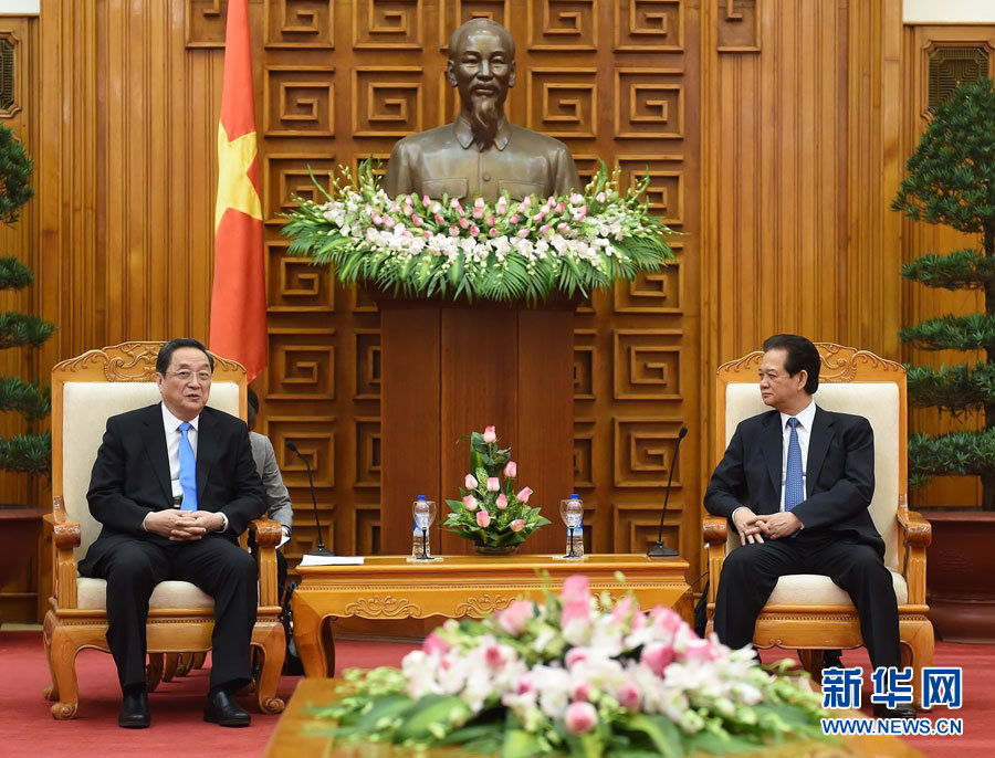 12月25日至27日，中共中央政治局常委、全國政協(xié)主席俞正聲對越南進行正式訪問。這是12月26日，俞正聲在河內(nèi)會見越南政府總理阮晉勇。 新華社記者劉建生攝