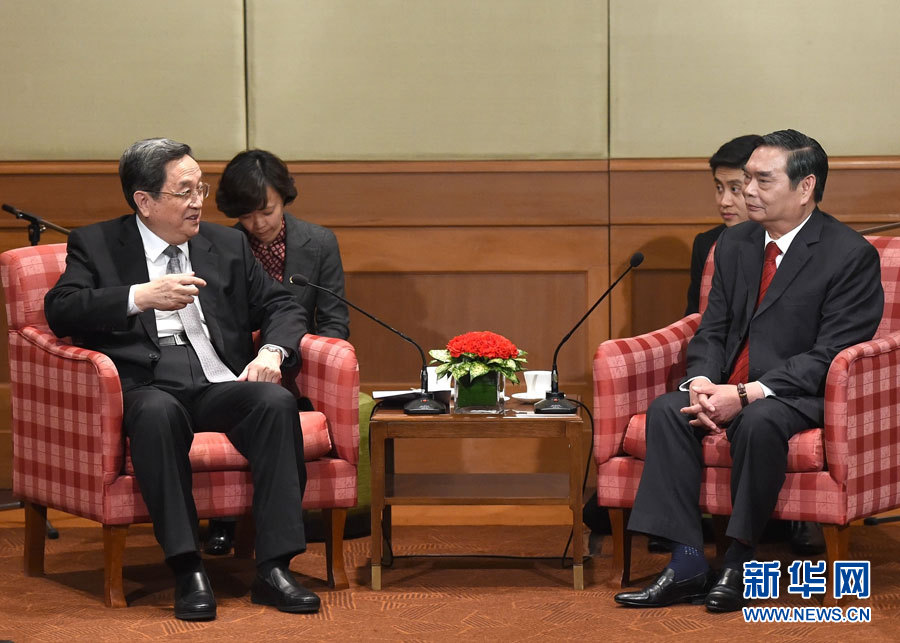 12月25日至27日，中共中央政治局常委、全國政協(xié)主席俞正聲對越南進行正式訪問。這是12月25日，俞正聲在河內(nèi)會見越共中央書記處常務書記黎鴻英。 新華社記者劉建生攝