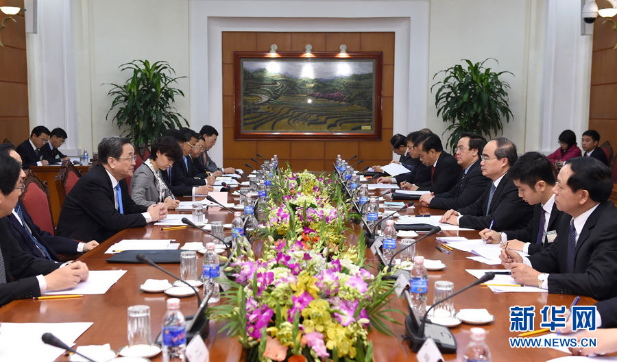 12月25日至27日，中共中央政治局常委、全國政協(xié)主席俞正聲對越南進行正式訪問。這是12月26日，俞正聲在河內(nèi)與越南祖國陣線主席阮善仁舉行會談。 新華社記者馬占成攝