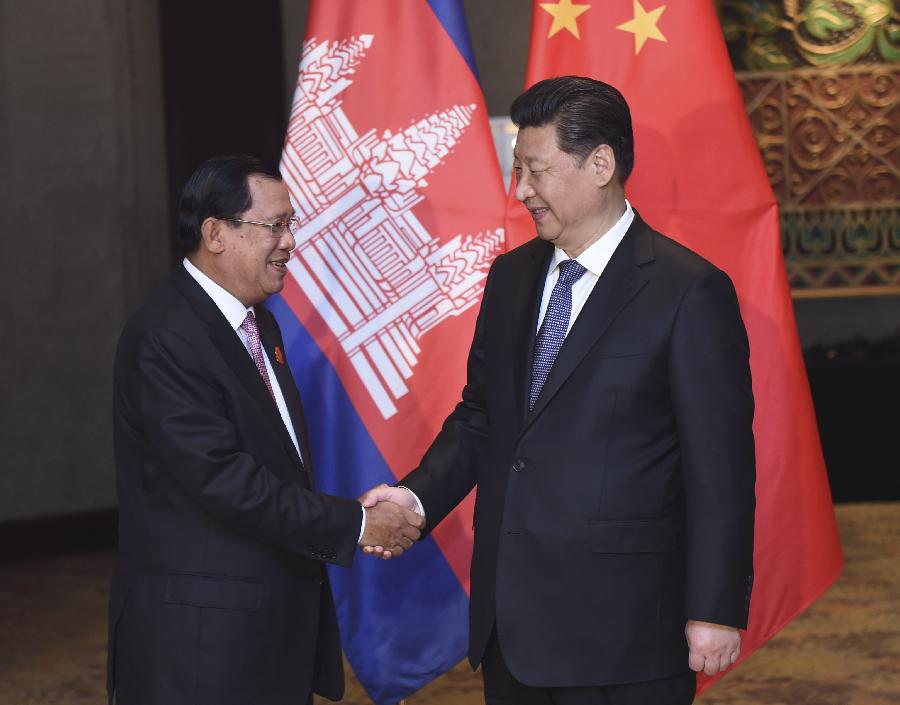 4月23日，國家主席習(xí)近平在雅加達(dá)會見柬埔寨首相洪森。新華社記者張鐸攝 