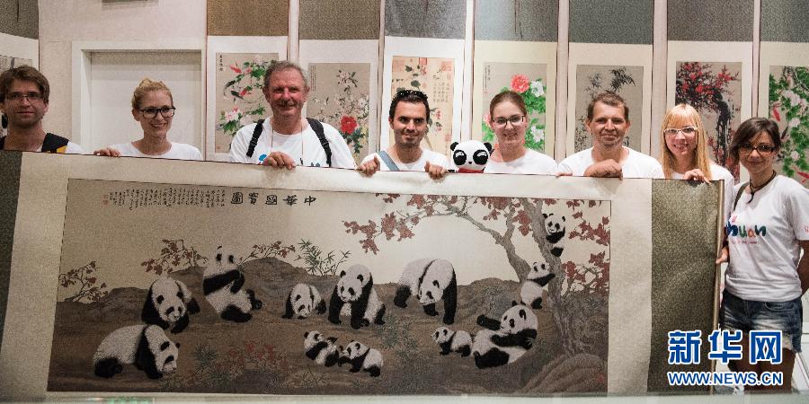 （晚報）（4）&ldquo;歐洲熊貓粉絲四川探親之旅&rdquo;自駕團(tuán)抵達(dá)成都