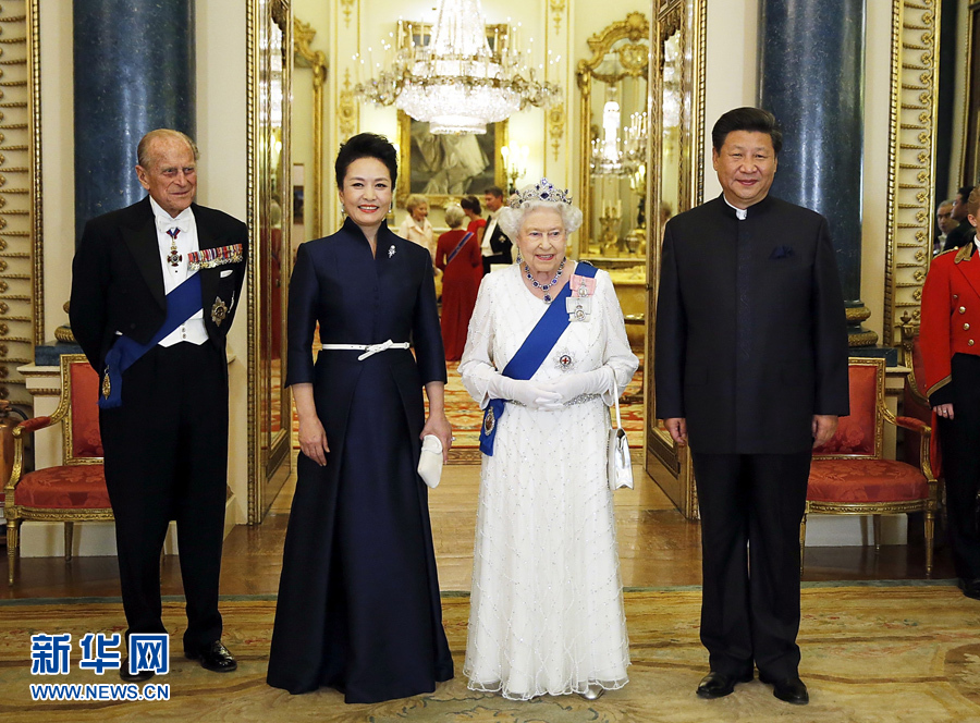10月20日，國(guó)家主席習(xí)近平在倫敦白金漢宮出席英國(guó)女王伊麗莎白二世舉行的歡迎晚宴。 新華社記者 鞠鵬 攝