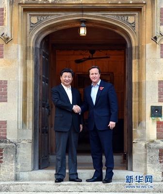 10月22日，國家主席習(xí)近平在契克斯首相鄉(xiāng)間別墅同英國首相卡梅倫再次會晤。 新華社記者 饒愛民 攝