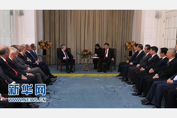 10月22日，國家主席習(xí)近平在倫敦集體會(huì)見英國前首相布朗等英國友人。新華社記者 龐興雷 攝 