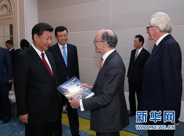 10月22日，國家主席習(xí)近平在倫敦集體會(huì)見英國前首相布朗等英國友人。新華社記者 龐興雷 攝 