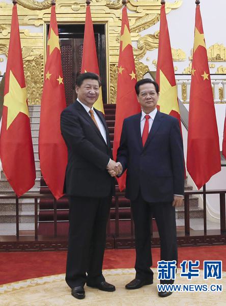 11月5日，中共中央總書記、國家主席習(xí)近平在河內(nèi)會(huì)見越南總理阮晉勇。新華社記者 蘭紅光 攝 