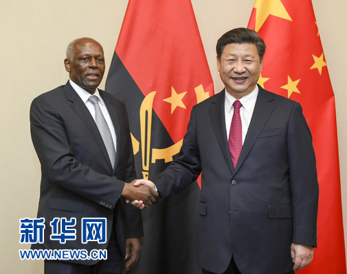12月3日，國家主席習(xí)近平在約翰內(nèi)斯堡會見安哥拉總統(tǒng)多斯桑托斯。 新華社記者 謝環(huán)馳 攝