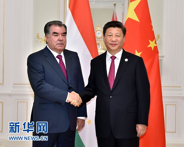 6月23日，國(guó)家主席習(xí)近平在塔什干會(huì)見(jiàn)塔吉克斯坦總統(tǒng)拉赫蒙。新華社記者李濤攝
