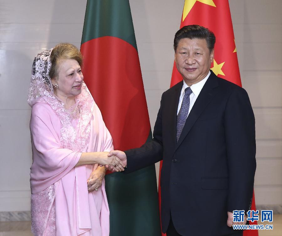 10月14日，國家主席習(xí)近平在達(dá)卡會見孟加拉國民族主義黨主席卡莉達(dá)&middot;齊亞。  新華社記者龐興雷攝 