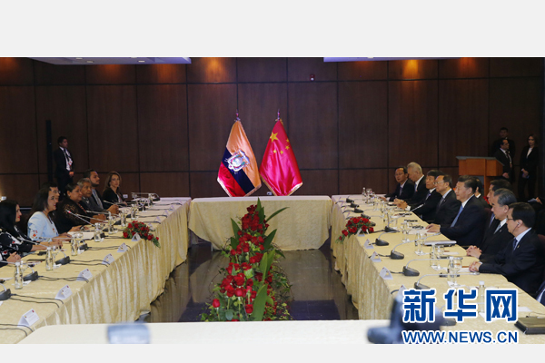 當?shù)貢r間11月18日，國家主席習近平在基多會見厄瓜多爾國民代表大會主席里瓦德內(nèi)拉。 新華社記者 鞠鵬 攝