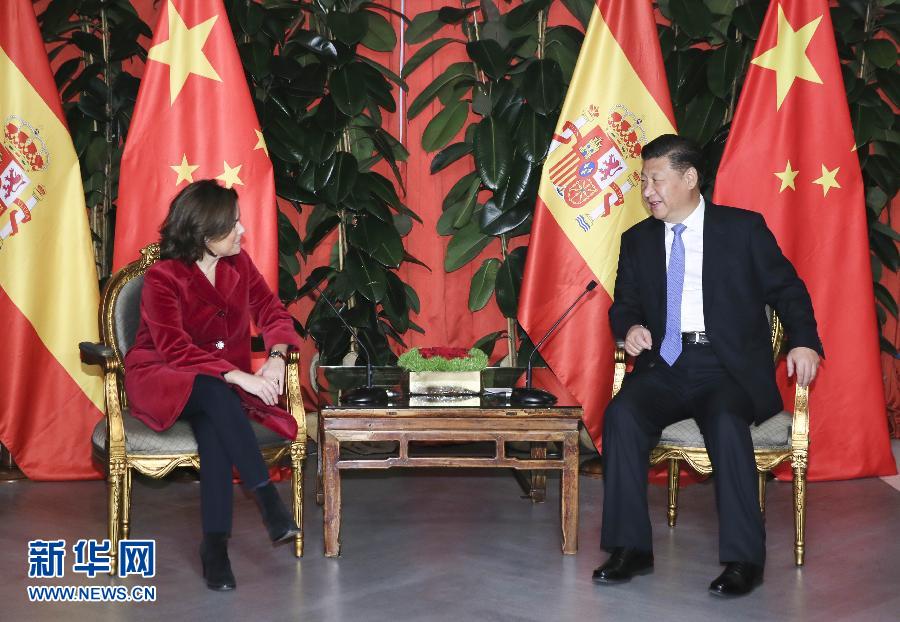 11月24日，國家主席習近平在西班牙大加那利島會見西班牙副首相薩恩斯。 新華社記者 蘭紅光 攝