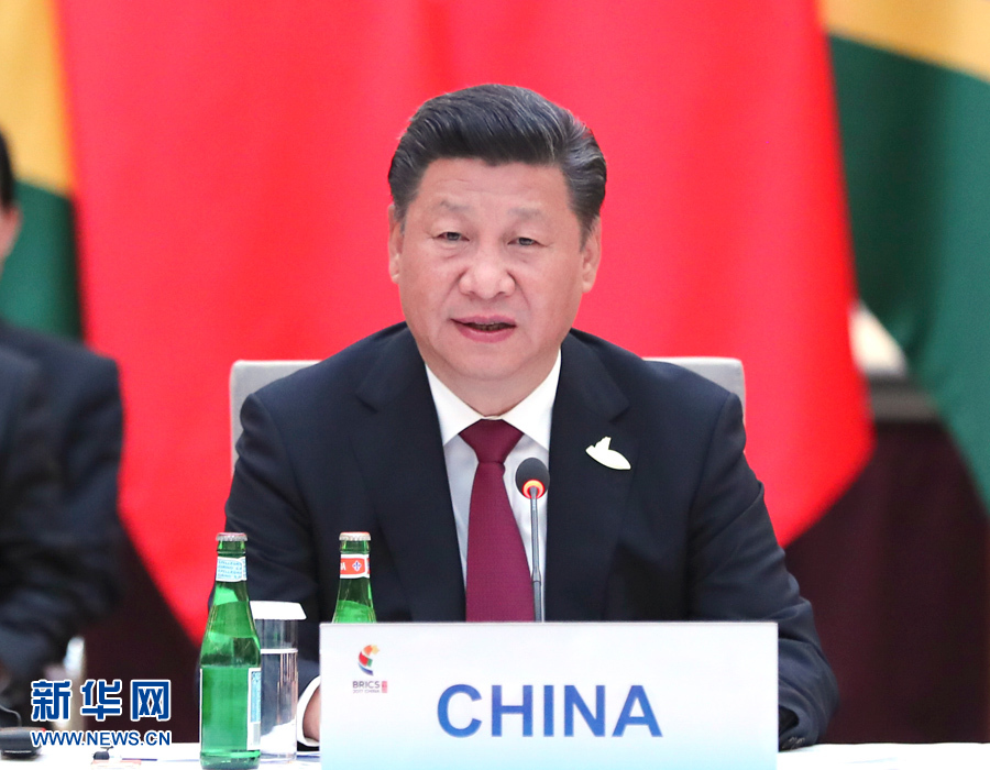 7月7日，國家主席習(xí)近平在德國漢堡主持金磚國家領(lǐng)導(dǎo)人非正式會(huì)晤，發(fā)表引導(dǎo)性講話和總結(jié)講話。 新華社記者 馬占成 攝