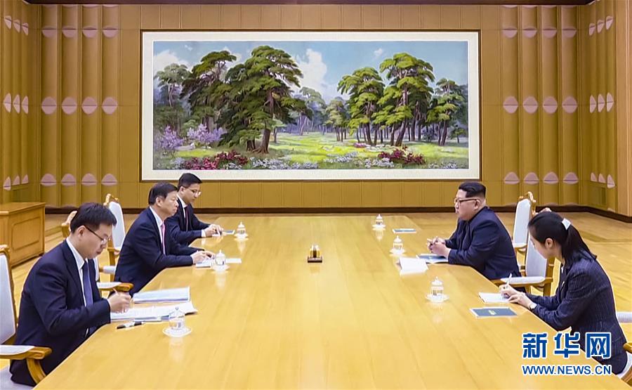 （新華網(wǎng)）金正恩會(huì)見(jiàn)中聯(lián)部部長(zhǎng)、中國(guó)藝術(shù)團(tuán)團(tuán)長(zhǎng)宋濤 