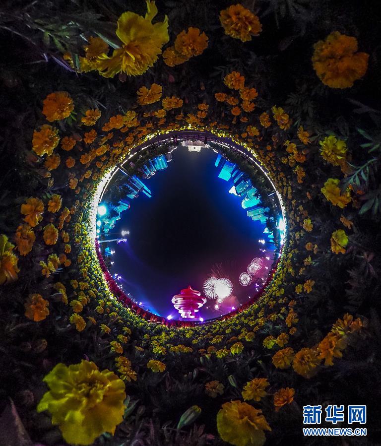 （新華全媒頭條&middot;上合青島峰會(huì)&middot;圖文互動(dòng)）（1）攜手前進(jìn)，開啟上合發(fā)展新征程 &mdash;&mdash;習(xí)近平主席主持上合組織青島峰會(huì) 并舉行系列活動(dòng)紀(jì)實(shí)