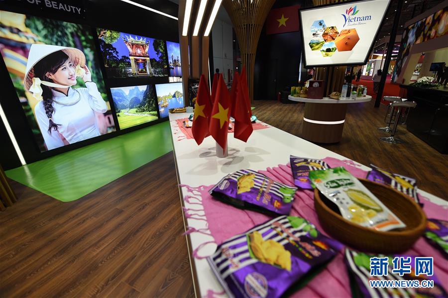 （新華全媒頭條&middot;圖文互動）（11）人間正道 浩蕩前行&mdash;&mdash;習(xí)近平主席出席首屆中國國際進(jìn)口博覽會紀(jì)實(shí)