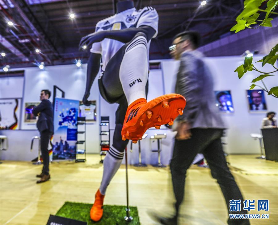 （新華全媒頭條&middot;圖文互動）（14）人間正道 浩蕩前行&mdash;&mdash;習(xí)近平主席出席首屆中國國際進(jìn)口博覽會紀(jì)實(shí)