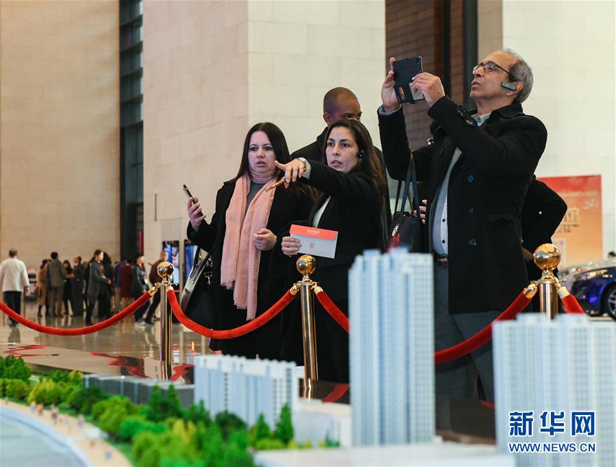 （文化）（4）&ldquo;偉大的變革&mdash;&mdash;慶祝改革開放40周年大型展覽&rdquo; 迎來外賓專場