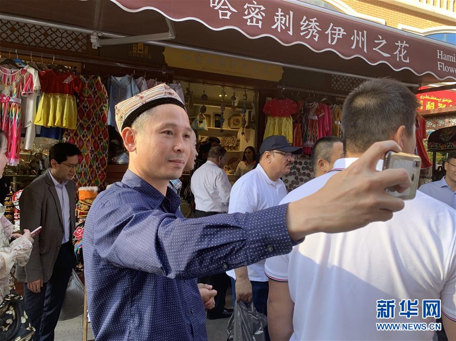 （圖文互動）（4）多國駐華使節(jié)參訪新疆：中國反恐、去極端化經(jīng)驗(yàn)值得學(xué)習(xí)借鑒
