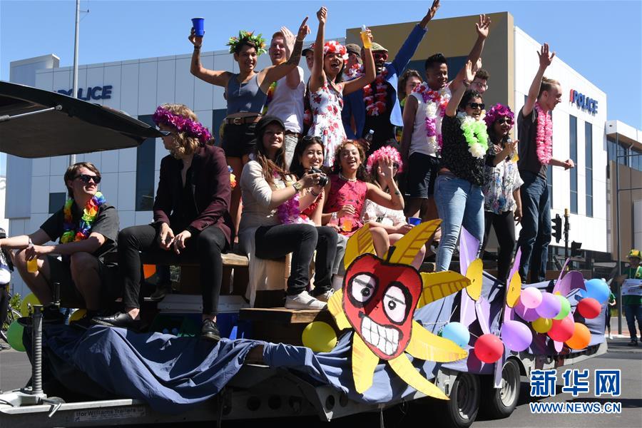 （國(guó)際&middot;圖文互動(dòng)）（1）通訊：中國(guó)元素在新西蘭迎春花車巡游活動(dòng)中放光彩