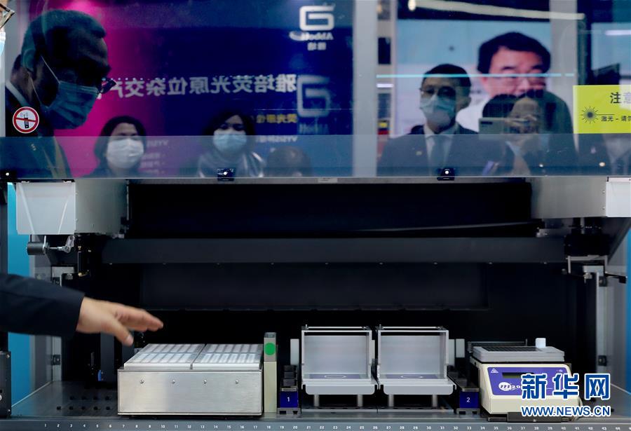 （第三屆進博會&middot;圖文互動）（11）新疫苗、新療法，進博會最&ldquo;火爆&rdquo;展區(qū)見聞