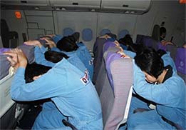 系好安全帶，記住安全門