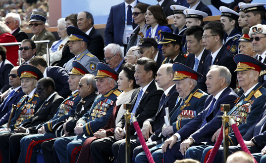 習(xí)近平出席俄羅斯紀(jì)念衛(wèi)國(guó)戰(zhàn)爭(zhēng)勝利70周年慶典