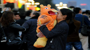 提前供暖誰(shuí)說(shuō)了算?天氣無(wú)常 公共服務(wù)要暖心！