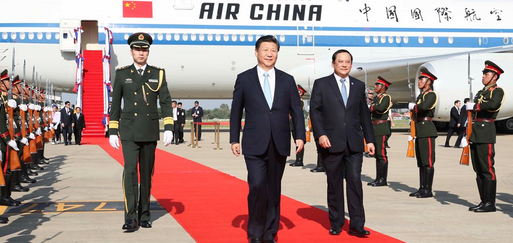 習(xí)近平抵達(dá)萬象開始對(duì)老撾人民民主共和國(guó)進(jìn)行國(guó)事訪問