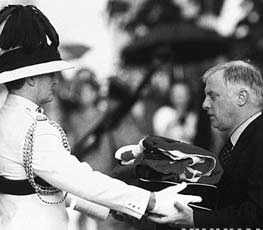 英國(guó)插手香港事務(wù) 意欲何為？