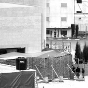 驗(yàn)尸能否解開(kāi)謎團(tuán)？