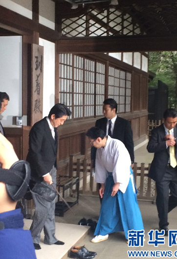 安倍為何不顧?quán)彿磳?duì)，執(zhí)意參拜？
